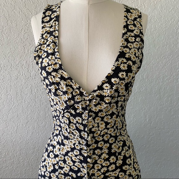 [NWT PRIVACY PLEASE] FLORAL ROMPER - Picture 3 of 10